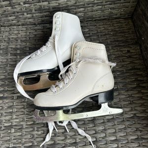 Girls Sz 11 CCM Figure Skates
